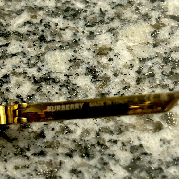 Burberry Shades - Picture 3 of 4